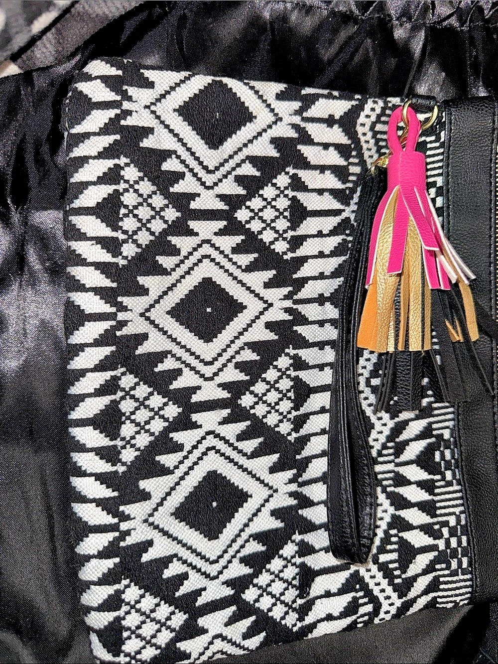 Black & White Geometric wristlet Bag